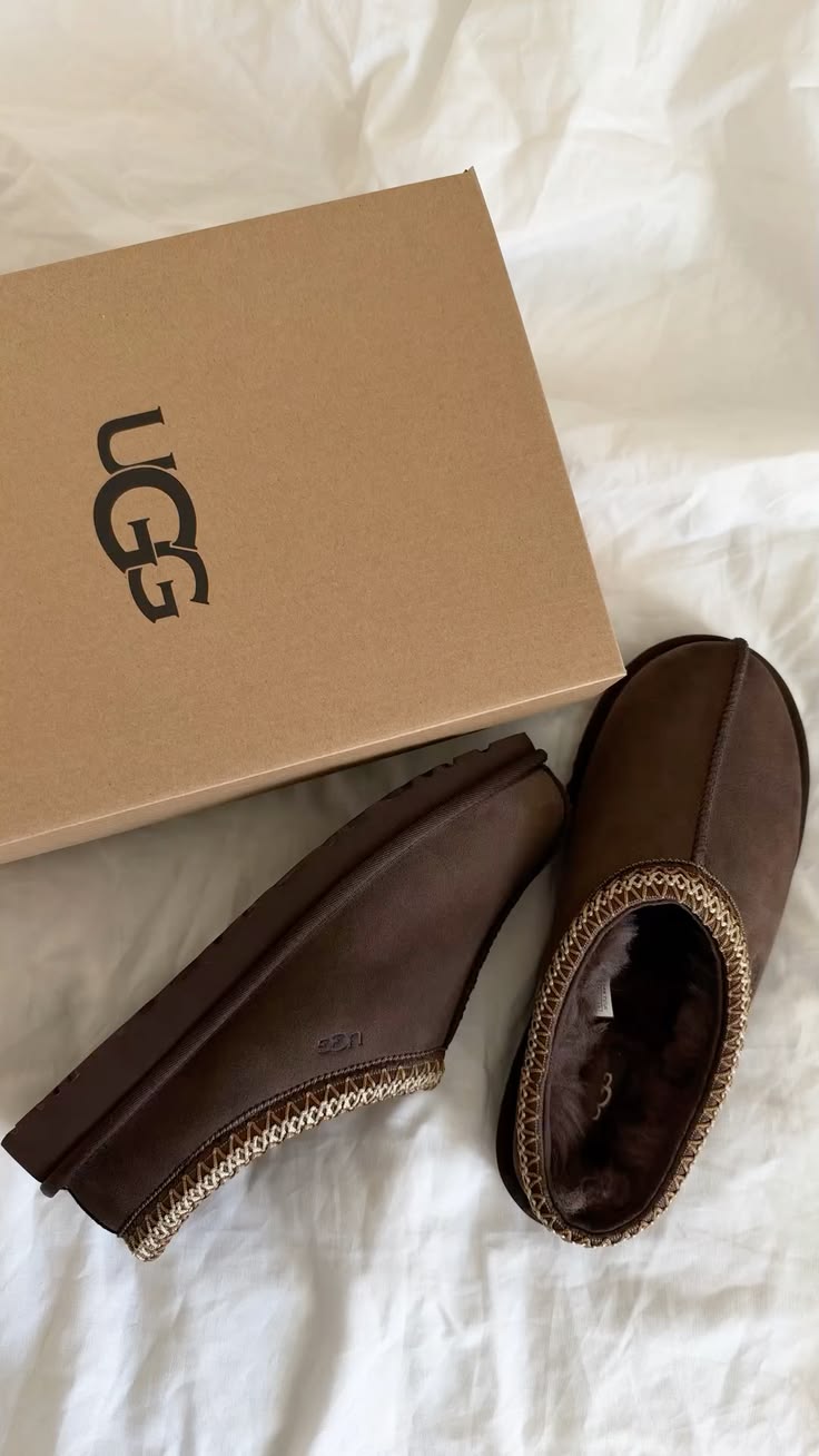 UGG Tazz Slipper Molasses